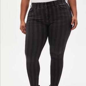 Torrid striped bombshell skinny Jean sz 20Reg NWOT